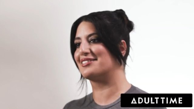 Sara Arab's Solo Seduction Session