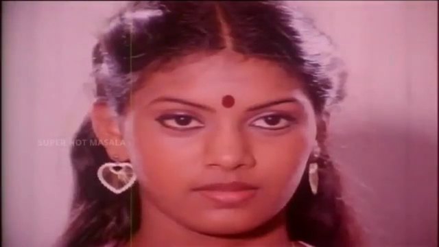 Indian Mallu College Girl: Big Tits & Sexy Cleavage